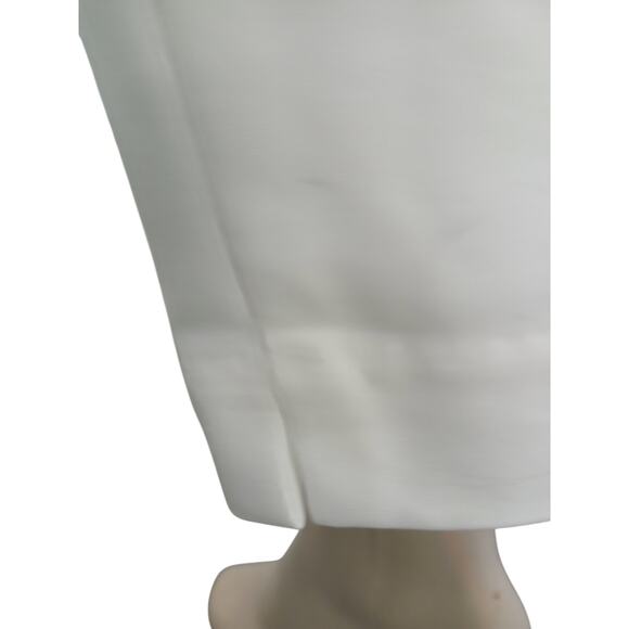 Chico's Staight Leg Capri/ NWT/ Slimming Pants//White/1.5 (M) - Picture 8 of 9